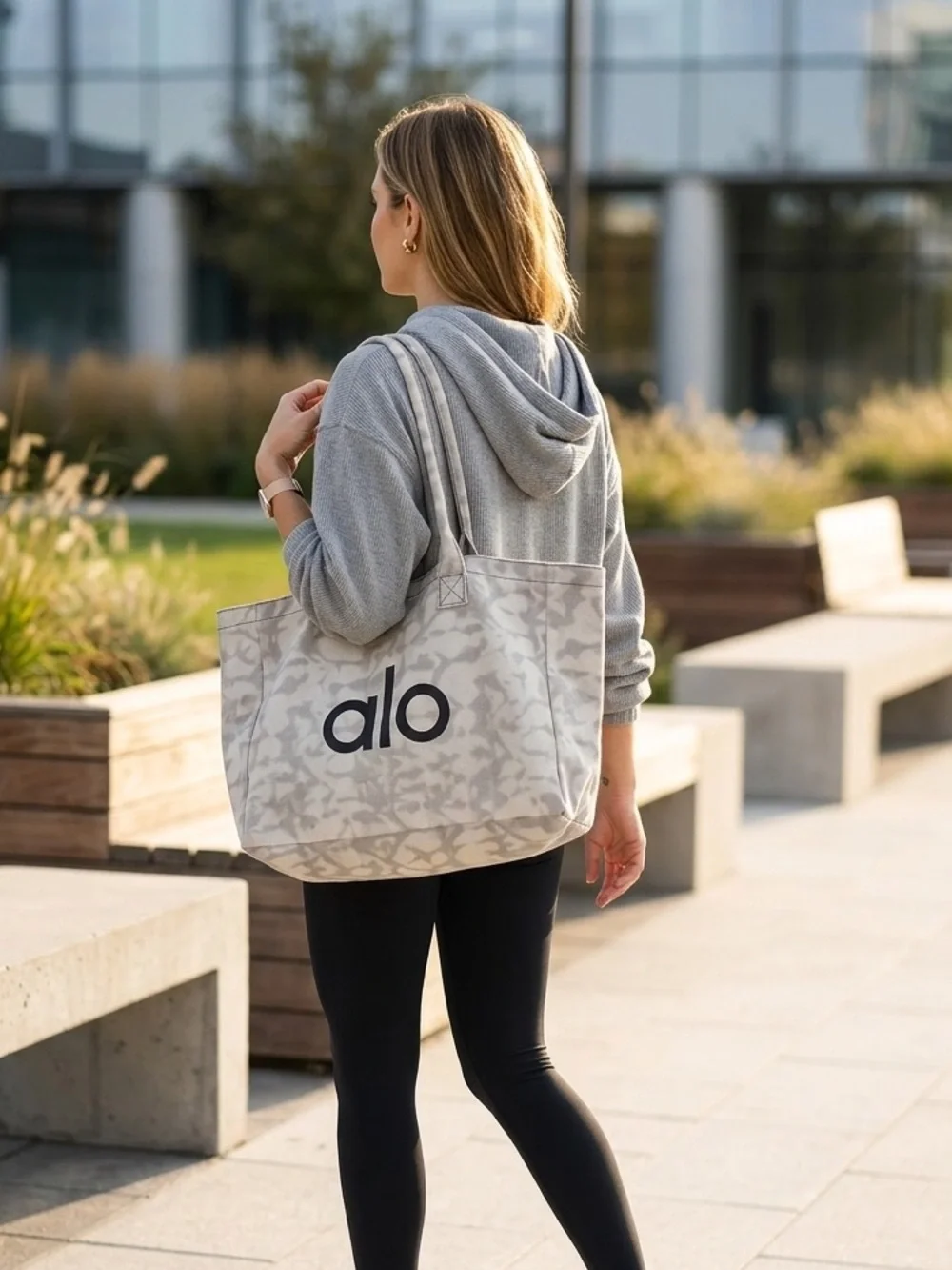 Alo Yoga Canvas Tote BRAND NEW WITH TAG!! - Picture 1 of 6
